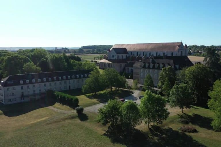 Opactwo w Pontigny sprzedane pod budowę luksusowego hotelu