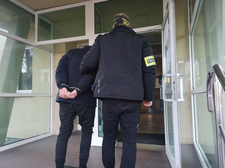 Zdewastowali elewację kościoła oraz pomnik, są w rękach policji