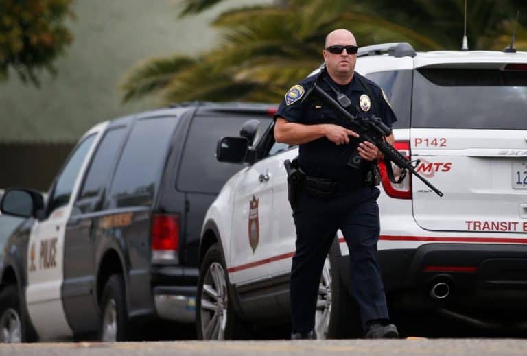 USA: W  Nowym Jorku policja zastrzeliła mężczyznę, który zaatakował ludzi przed Katedrą Świętego Jana Bożego