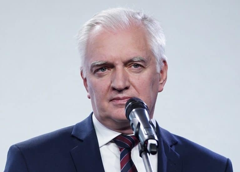 Obecne obostrzenia pozostaną z nami do końca miesiąca