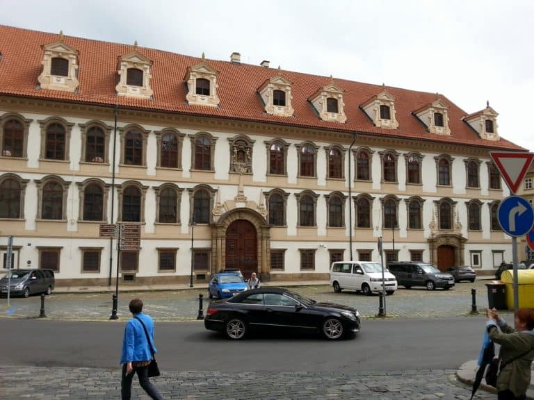 W czeskim parlamencie doszło do bójki między posłami