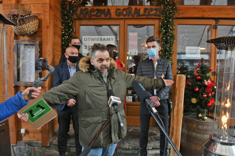 W Zakopanem mimo zakazów ponownie otwarto największą na Krupówkach restaurację