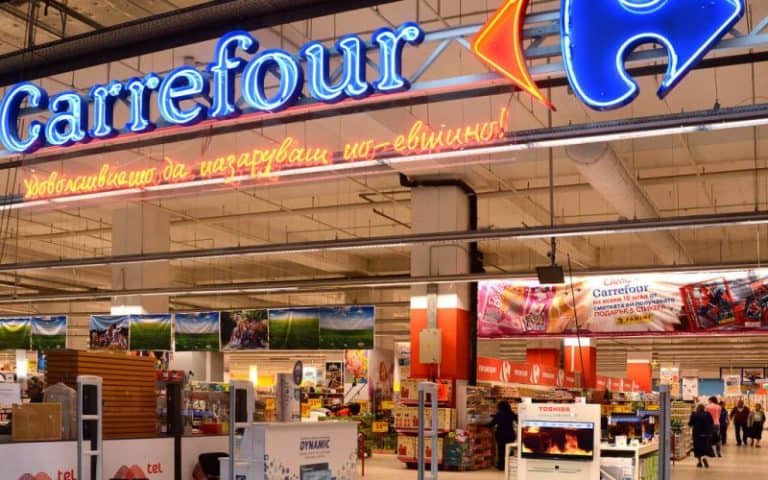 Francja nie zgadza się na przejęcie sieci Carrefour przez kanadyjską firmę