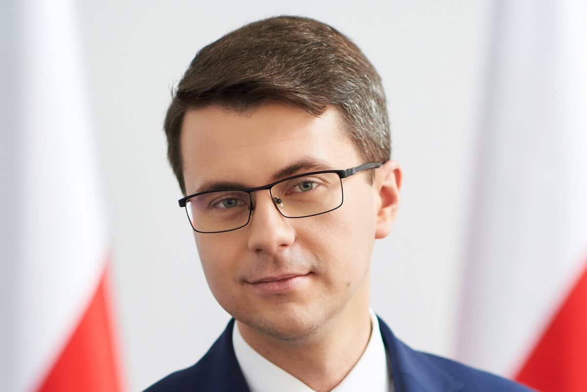 Komentarz rzecznika rządu ws. doniesień dotyczących luzowania obostrzeń