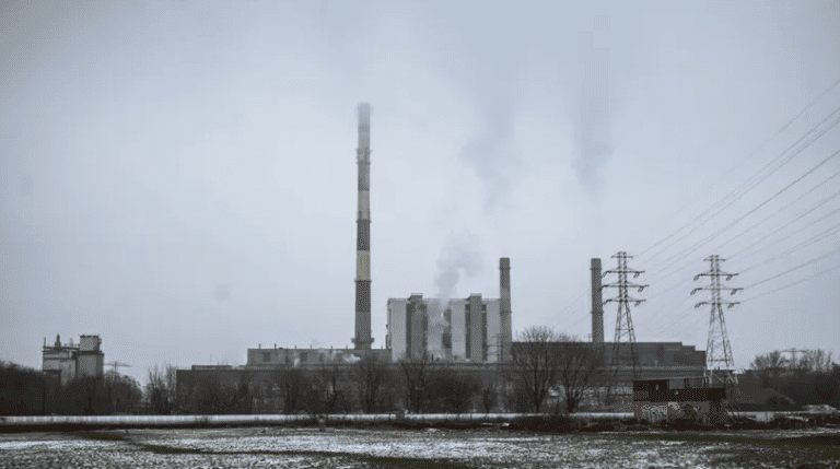Awaria w elektrociepłowni w Warszawie, zakłócenia w dostawach ciepła i ciepłej wody w wielu dzielnicach