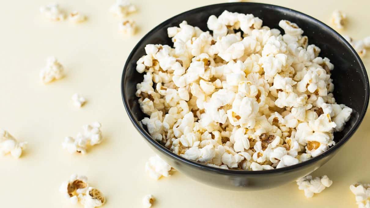 GIS wydał ostrzeżenie publiczne dot. popcornu. Zakaz spożywania