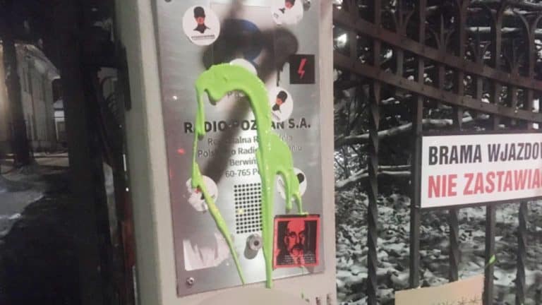 Lewaccy bojówkarze zdewastowali siedzibę Radia Poznań