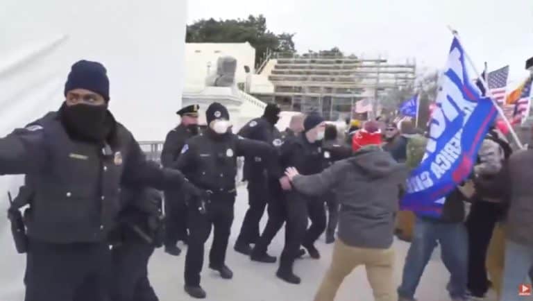 W Waszyngtonie zwolennicy Donalda Trumpa starli się z policją