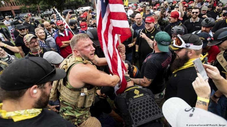 Kanada uznała patriotyczną amerykańską organizację „Proud Boys” za terrorystyczną