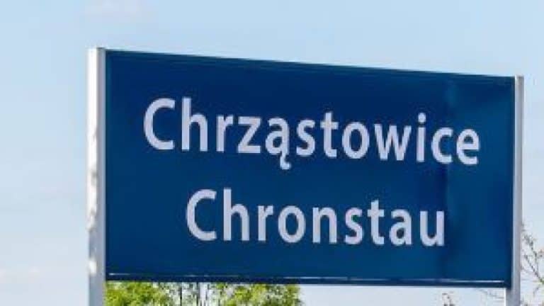 Poseł Janusz Kowalski chce usunięcia niemieckich nazw stacji PKP