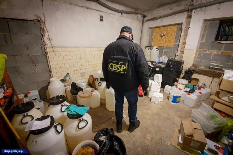 Zlikwidowano laboratorium metaamfetaminy zabezpieczając ponad 3 kg tego narkotyku