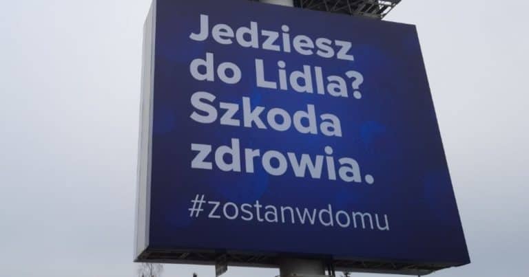 W Warszawie pojawiły się billboardy z hasłem „Jedziesz do Lidla? Szkoda zdrowia”