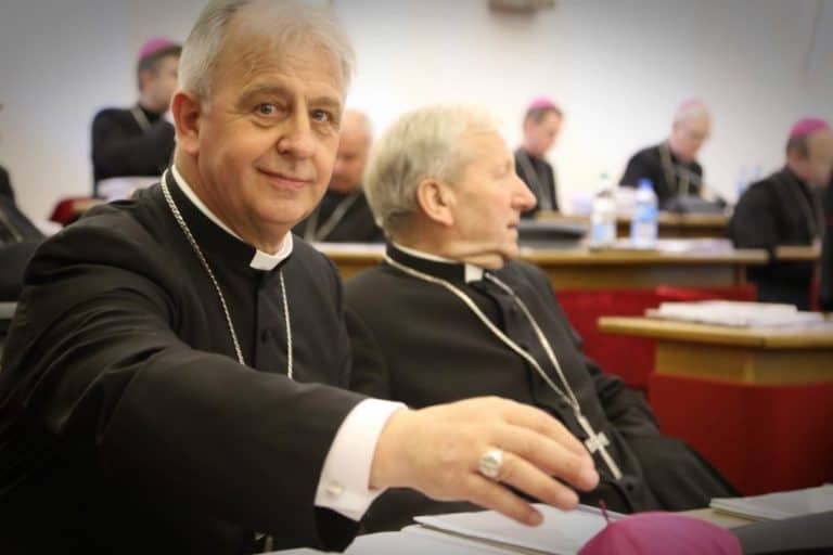 Bp Piotrowski: Bądźcie dla siebie wyrozumiali, a kościoły i kaplice niech będą otwarte