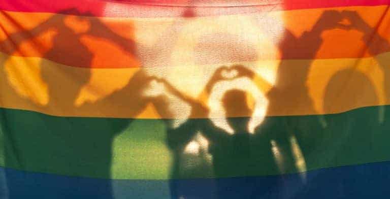 Działacz LGBT oskarżony o gwałcenie imigrantów i zmuszanie ich do seksu
