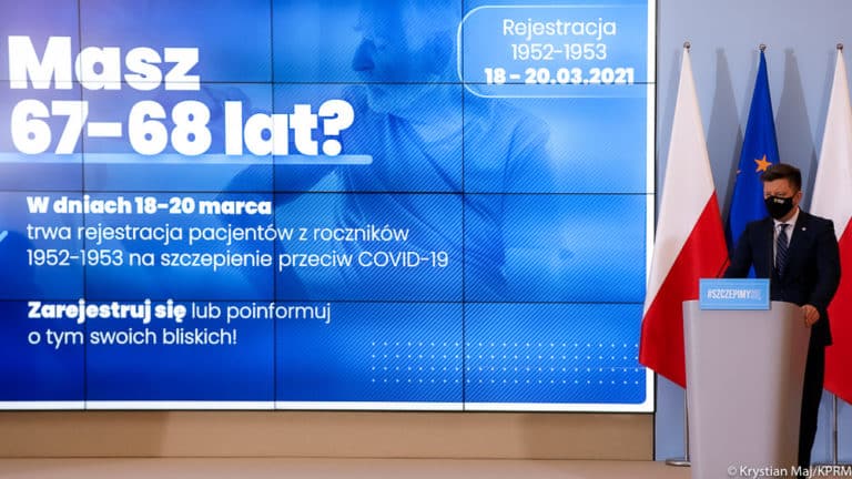 Rozpoczęły się zapisy na szczepienia przeciw COVID-19 dla seniorów z grupy wiekowej 67-68 lat