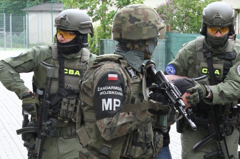 Oficer Wojska Polskiego zatrzymany przez CBA i Żandarmerię Wojskową