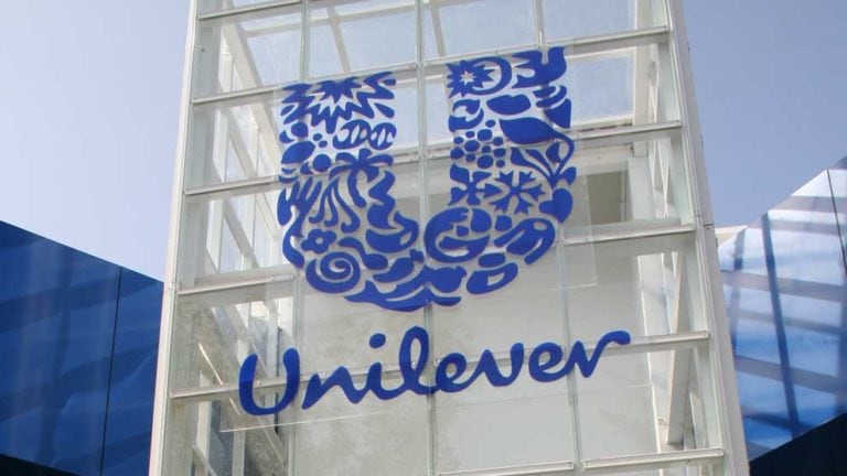 Unilever włącza się w walkę z wykluczeniem. Koniec z produktami do cery „normalnej”