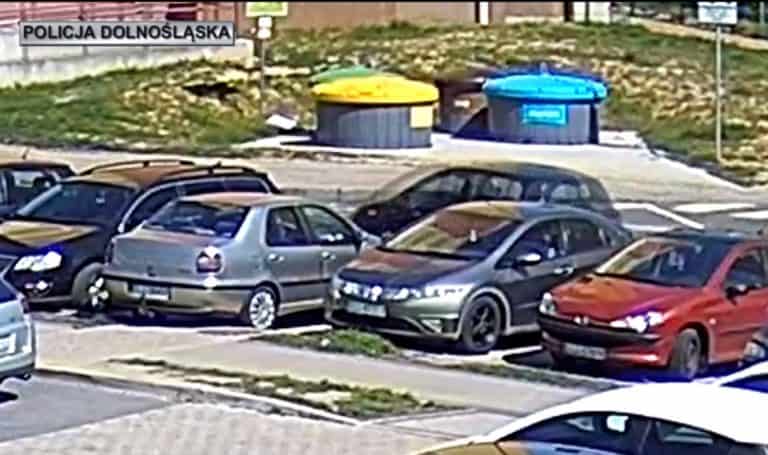 Chłopczyk na rowerku wjechał wprost pod nadjeżdżający pojazd /film/