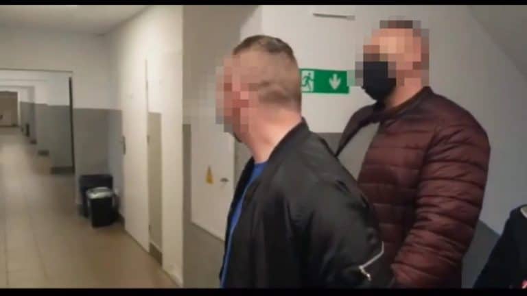 Do roku więzienia grozi mężczyźnie, który podbiegał do młodych kobiet i dotykał w miejsca intymne