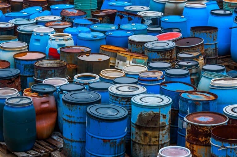 W Krakowie odnaleziono niezabezpieczone odpady chemiczne