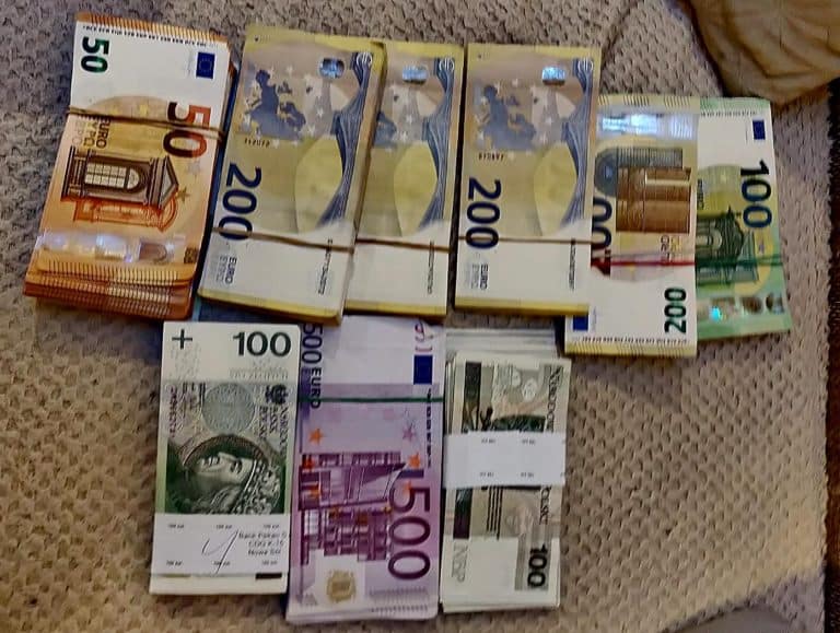 KWP Poznań: Wysadzali bankomaty, trafili do aresztu