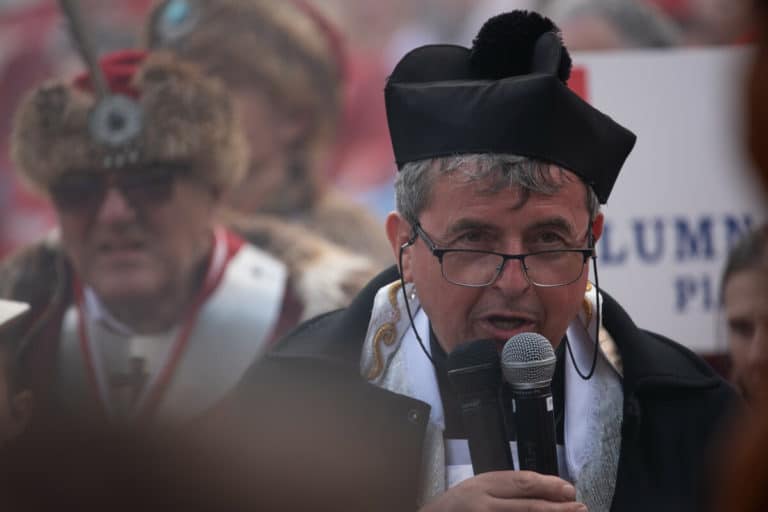 Rzecznik archidiecezji krakowskiej: Ks. Piotr Natanek jest suspendowany, skupiona wokół niego grupa ma znamiona sekty