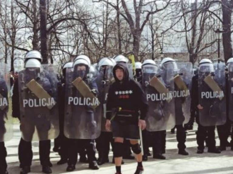 11 osób zatrzymanych, blisko 200 wniosków o ukaranie po próbie zakłócenia obchodów smoleńskich
