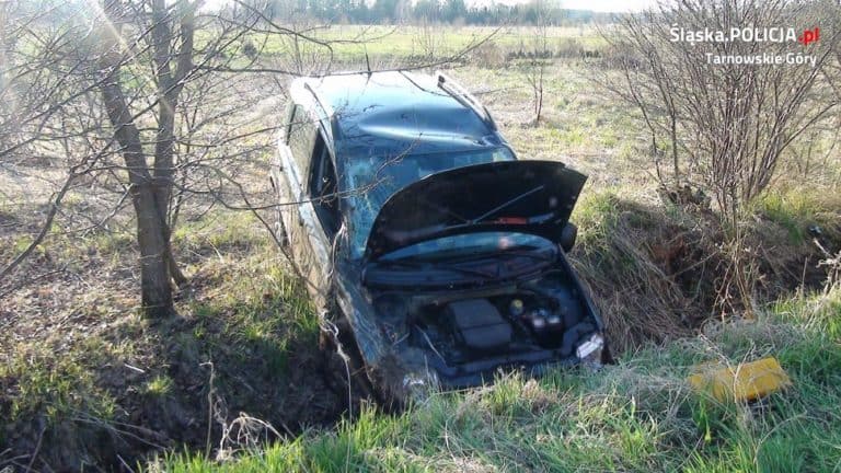Chcąc zaszczepić się przeciwko COVID-19, wsiadł za kierownicę samochodu kompletnie pijany