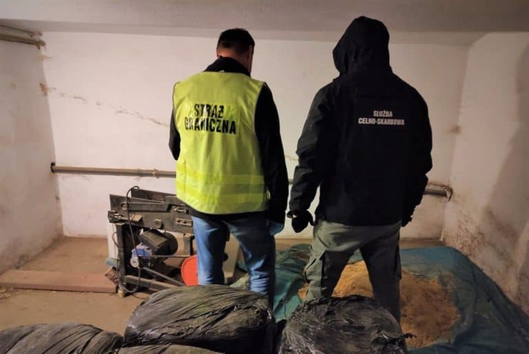 Nielegalną krajalnię tytoniu ukrywali pod pozorem legalnego handlu wyrobami tytoniowymi