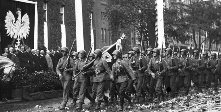 Lato 1939 roku pełne było dowodów solidarności z Wojskiem Polskim