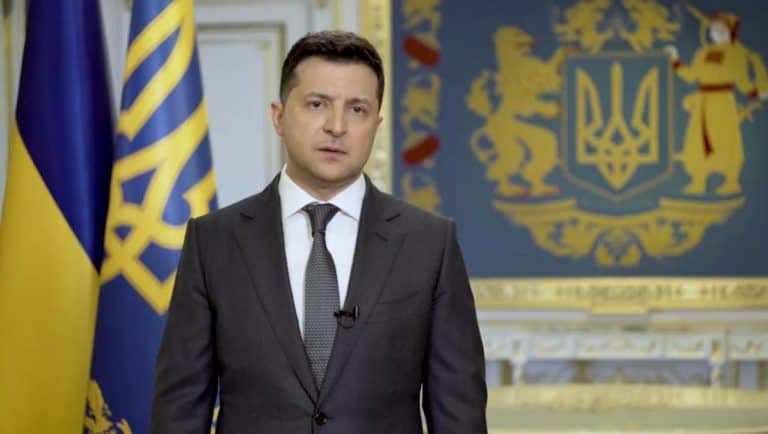 Zełenskij: Ukraina jest gotowa bronić się nawet w pojedynkę, w imię godności i honoru