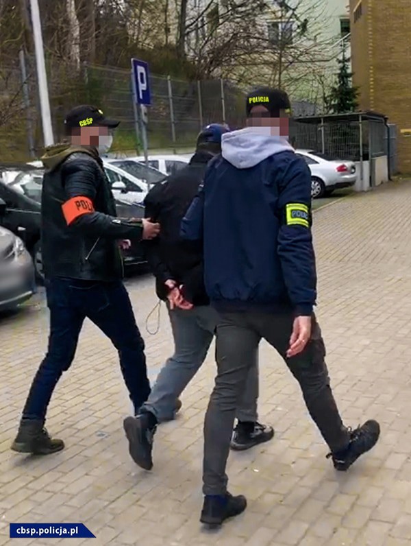 „Łowcy cieni” z CBŚP zatrzymali 32-letniego Marka G. poszukiwanego na podstawie 4 listów gończych