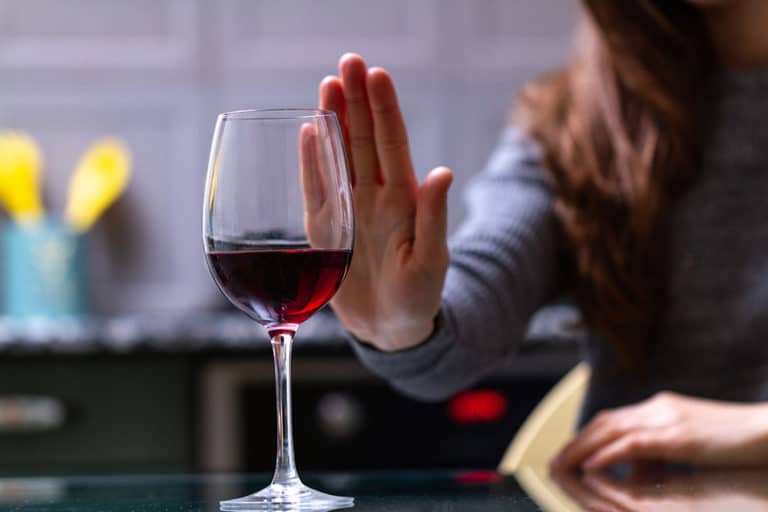 Po szczepieniu należy odstawić na kilka dni alkohol