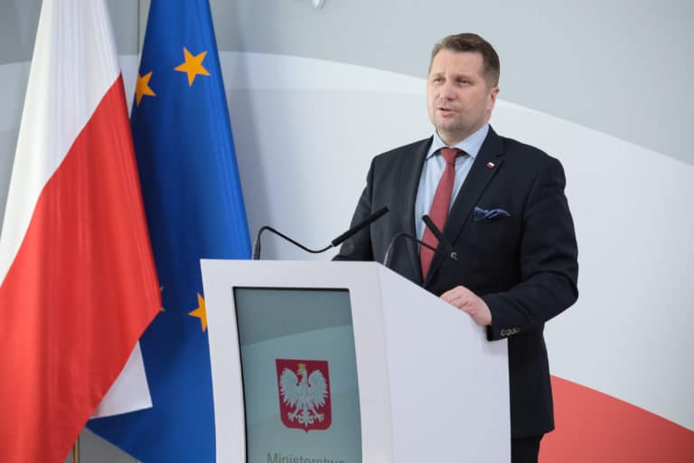 Nowe prawo oświatowe. Czarnek: Koniec z praniem mózgów dzieci