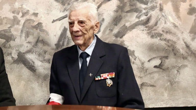 92-letni Powstaniec Warszawski okazał dobre serce i został okradziony