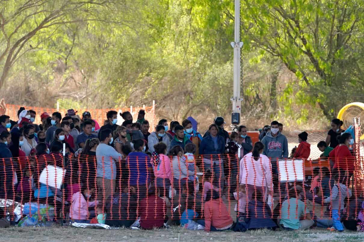 Kryzys migracyjny w USA, Kamala Harris unika dziennikarzy