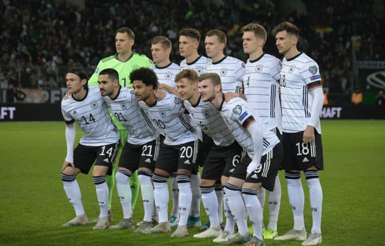 Niemieccy piłkarze nie będą szczepieni w obawie przed skutkami ubocznymi
