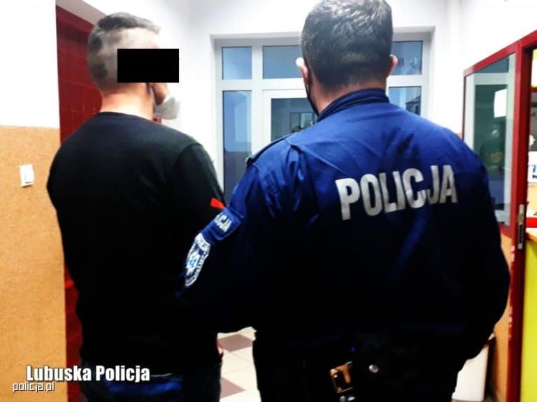 Policjant raniony nożem podczas interwencji