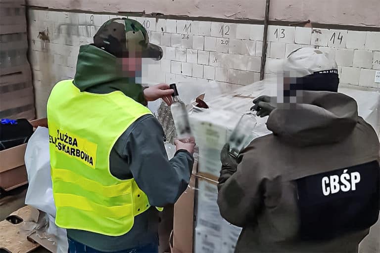 Służby zlikwidowały nielegalną rozlewnię alkoholu wysokoprocentowego