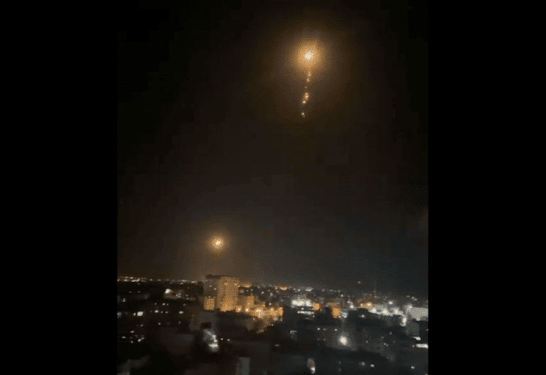 Brygady Al-Kassam wystrzeliły 130 rakiet w Tel Awiw, na celowniku znalazły się też inne miasta