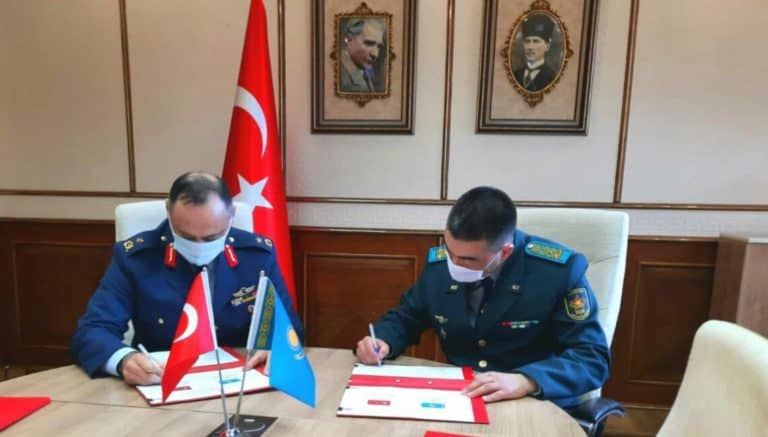 Turcja i Kazachstan podpisały umowę o współpracy wojskowej