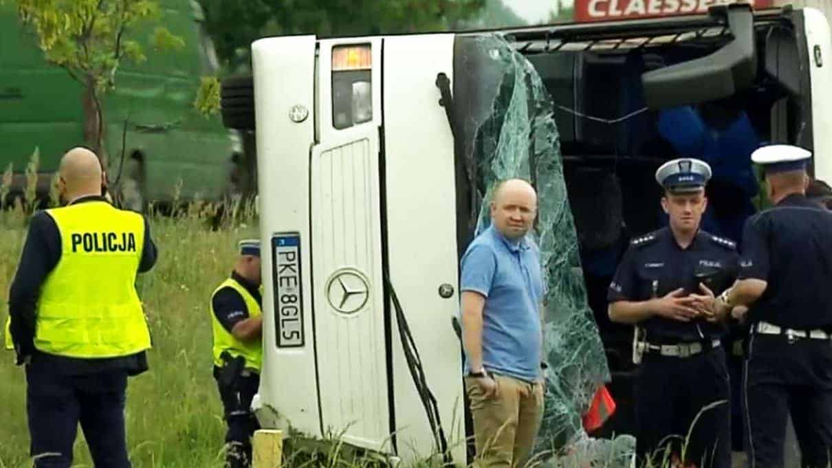 Wypadek autobusu z dziećmi. Kierowca zasłabł w czasie jazdy