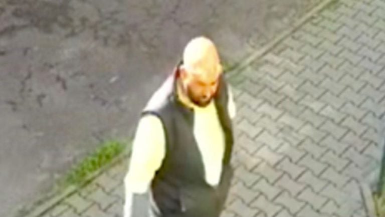 Policja publikuje wizerunek domniemanego bandyty, który okradł powstańca