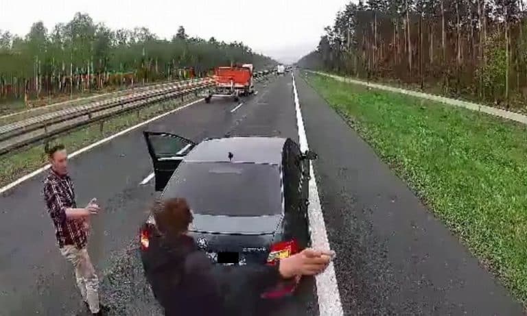 Nieodpowiedzialne zachowanie marszałka Geblewicza, który doprowadził do kolizji drogowej /film/