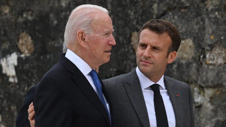 Macron jest zachwycony po spotkaniu z Bidenem