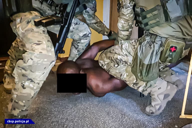 Funkcjonariusze CBŚP rozbili grupę przestępczą, większość zatrzymanych to Nigeryjczycy