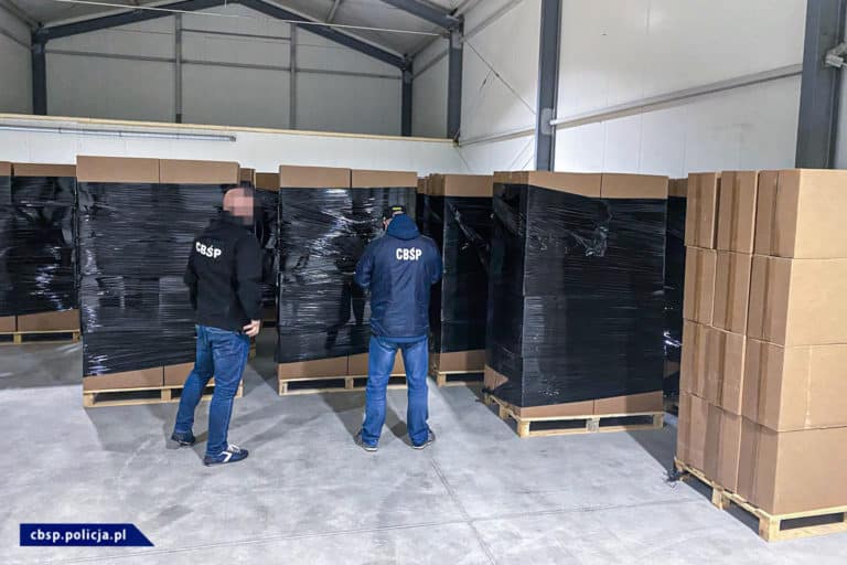 Funkcjonariusze CBŚP i KAS przejęli ponad 20,6 mln sztuk papierosów bez akcyzy
