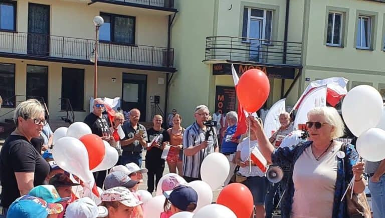 W tle spędu dzieci na Tour de Konstytucja afera z „zajęciami”, które z uczniami prowadzili Algierczycy