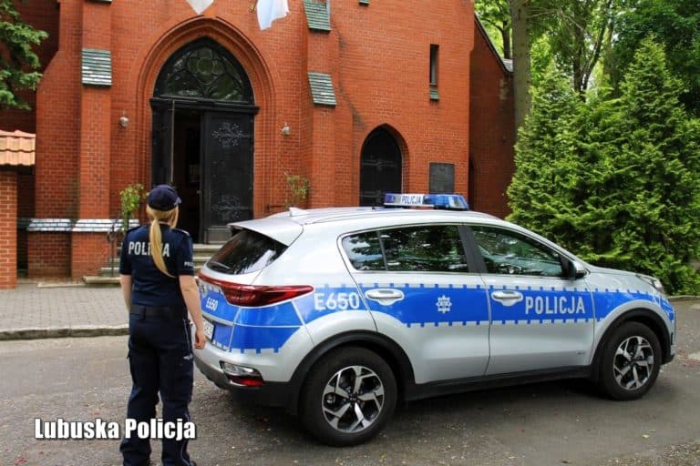 Ukradli pieniądze z kościoła. Włamali się kanałami piwnicznym