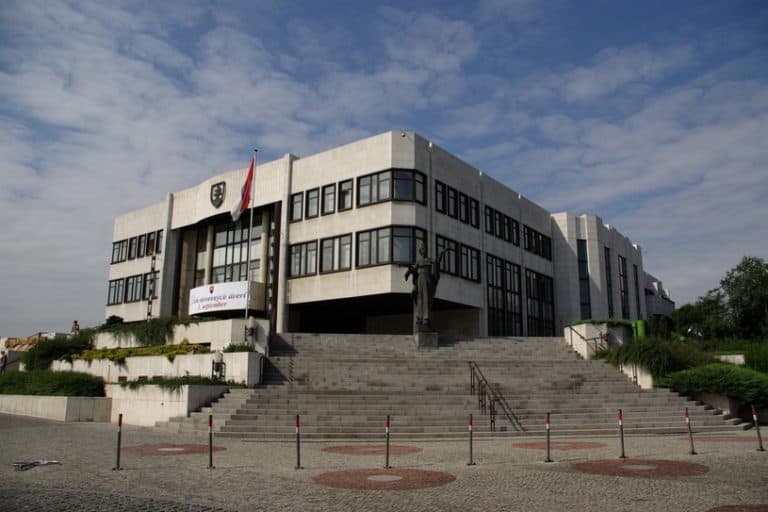 Słowacki parlament został obrzucony jajkami